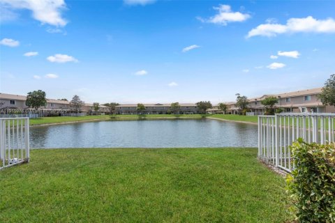 Touwnhouse à vendre à Tamarac, Floride: 3 chambres, 134.34 m2 № 1970610 - photo 4