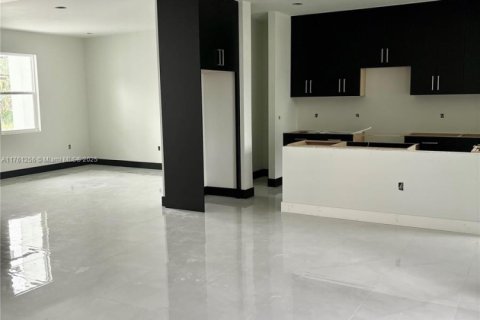 Casa en venta en Lehigh Acres, Florida, 3 dormitorios, 169.08 m2 № 2022684 - foto 3