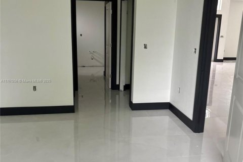 Casa en venta en Lehigh Acres, Florida, 3 dormitorios, 169.08 m2 № 2022684 - foto 4