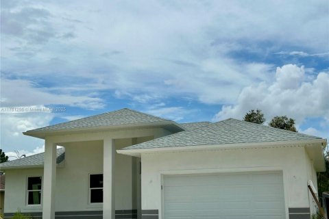 Casa en venta en Lehigh Acres, Florida, 3 dormitorios, 169.08 m2 № 2022684 - foto 1