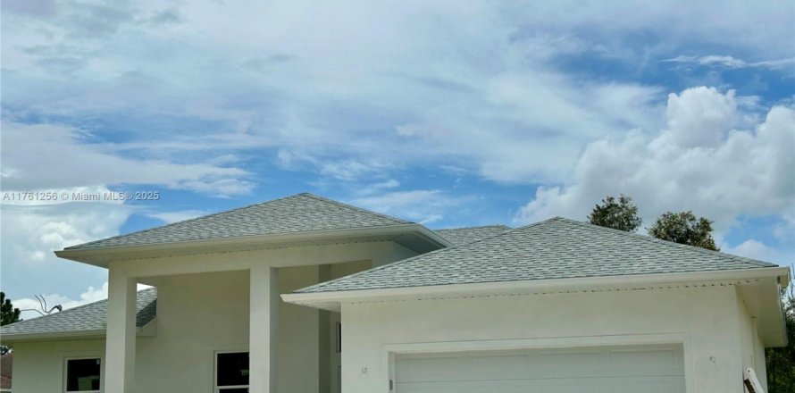 Casa en Lehigh Acres, Florida 3 dormitorios, 169.08 m2 № 2022684