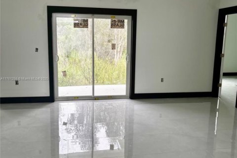 Casa en venta en Lehigh Acres, Florida, 3 dormitorios, 169.08 m2 № 2022684 - foto 5