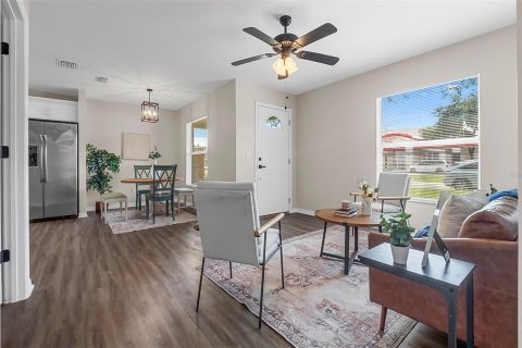 House in Tampa, Florida 2 bedrooms, 91.51 sq.m. № 1873949 - photo 4