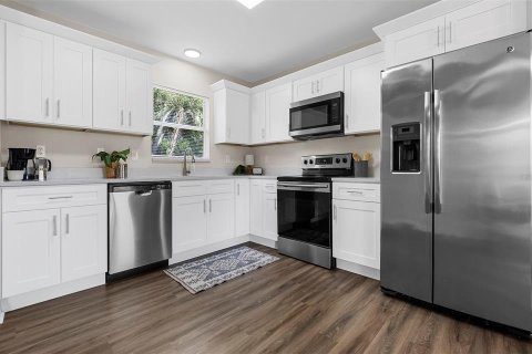 House in Tampa, Florida 2 bedrooms, 91.51 sq.m. № 1873949 - photo 10