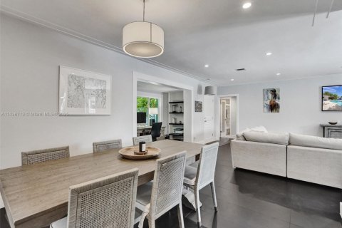 House in North Miami, Florida 4 bedrooms, 196.49 sq.m. № 1936260 - photo 20