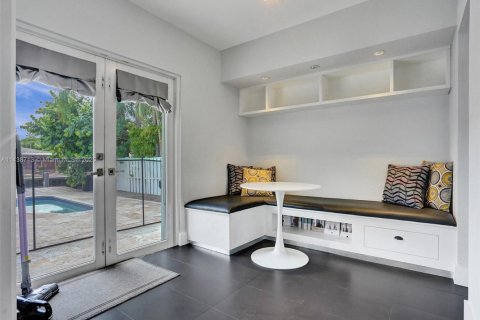 House in North Miami, Florida 4 bedrooms, 196.49 sq.m. № 1936260 - photo 3