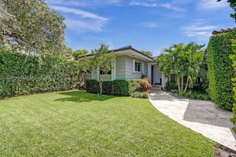 House in North Miami, Florida 4 bedrooms, 196.49 sq.m. № 1936260 - photo 17