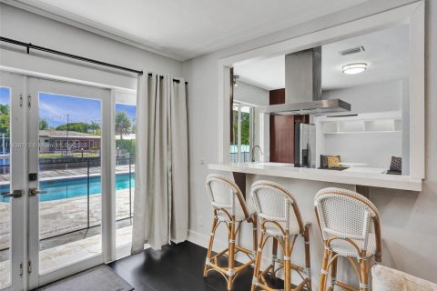 House in North Miami, Florida 4 bedrooms, 196.49 sq.m. № 1936260 - photo 4