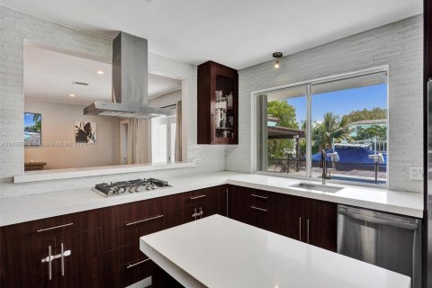 House in North Miami, Florida 4 bedrooms, 196.49 sq.m. № 1936260 - photo 28