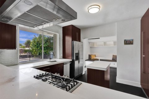 House in North Miami, Florida 4 bedrooms, 196.49 sq.m. № 1936260 - photo 23