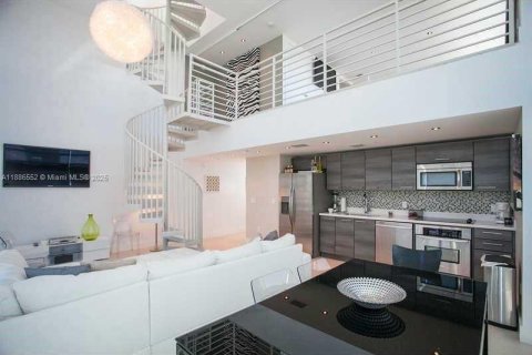 Condo in Miami Beach, Florida, 2 bedrooms  № 1933068 - photo 5