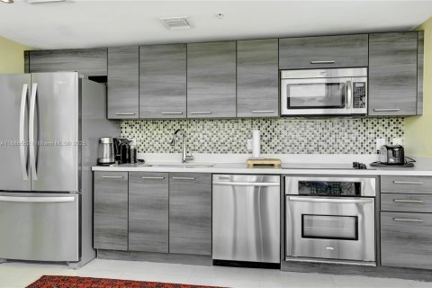 Condo in Miami Beach, Florida, 2 bedrooms  № 1933068 - photo 7