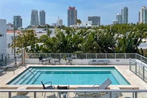 Condo in Miami Beach, Florida, 2 bedrooms  № 1933068 - photo 20