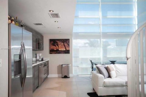 Condo in Miami Beach, Florida, 2 bedrooms  № 1933068 - photo 6