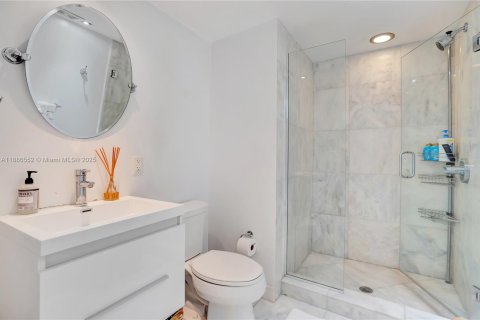 Condo in Miami Beach, Florida, 2 bedrooms  № 1933068 - photo 9