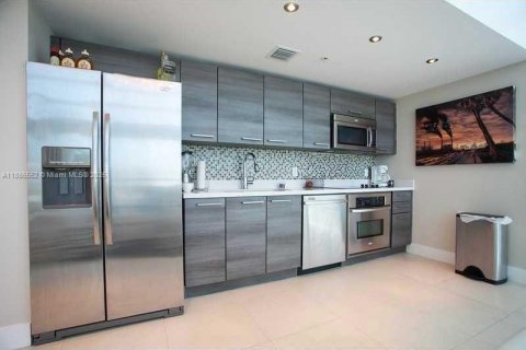 Condo in Miami Beach, Florida, 2 bedrooms  № 1933068 - photo 4