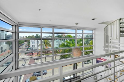 Condo in Miami Beach, Florida, 2 bedrooms  № 1933068 - photo 10