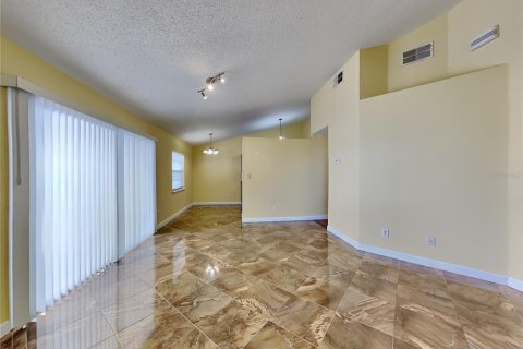Villa ou maison à louer à Winter Springs, Floride: 3 chambres, 110.27 m2 № 2330079 - photo 5