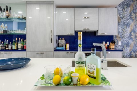 Copropriété à vendre à Miami, Floride: 1 chambre, 98.01 m2 № 1949998 - photo 1
