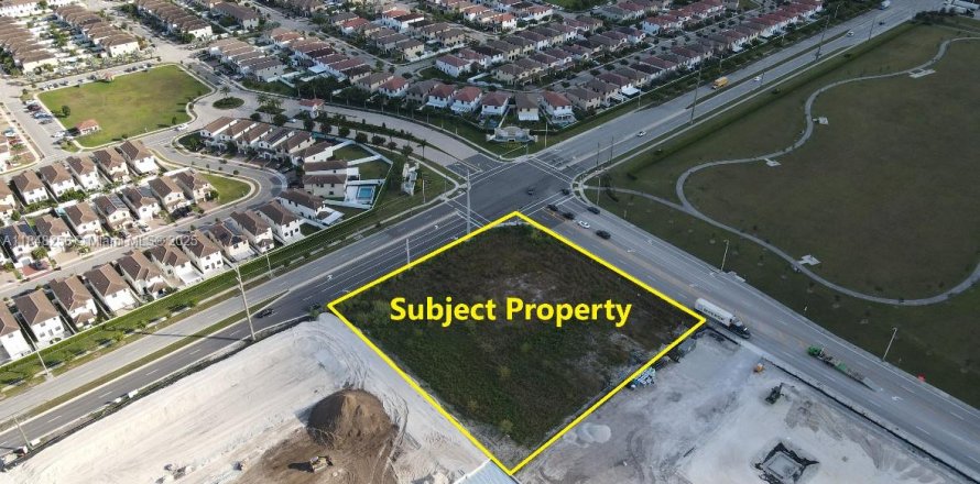 Commercial property in Hialeah, Florida № 1848901