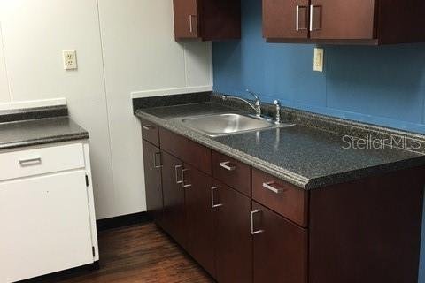 Immobilier commercial à louer à Tampa, Floride: 158.96 m2 № 2150842 - photo 9