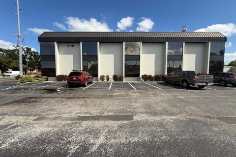 Immobilier commercial à louer à Tampa, Floride: 158.96 m2 № 2150842 - photo 7