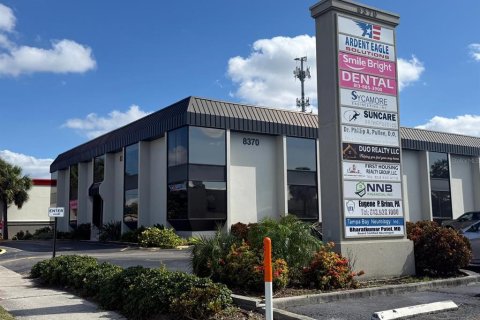 Immobilier commercial à louer à Tampa, Floride: 158.96 m2 № 2150842 - photo 2