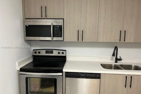 Condominio en Pembroke Park, Florida, 3 dormitorios  № 2252794