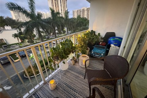 Condo in Aventura, Florida, 1 bedroom  № 2004835 - photo 14
