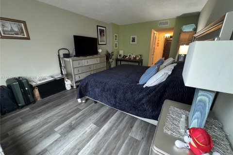 Condo in Aventura, Florida, 1 bedroom  № 2004835 - photo 24
