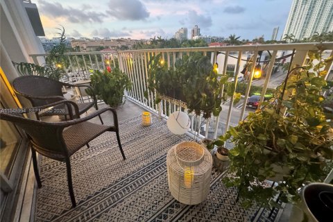 Condo in Aventura, Florida, 1 bedroom  № 2004835 - photo 13