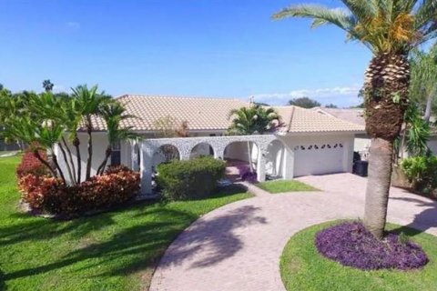 Villa ou maison à louer à Saint Petersburg, Floride: 4 chambres, 209.59 m2 № 2134656 - photo 2
