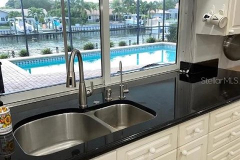 Villa ou maison à louer à Saint Petersburg, Floride: 4 chambres, 209.59 m2 № 2134656 - photo 18