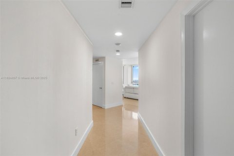 Condo in Miami, Florida, 2 bedrooms № 1790711 - photo 19