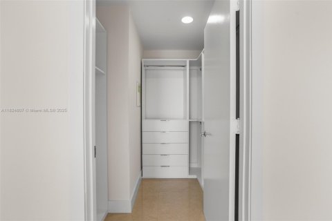 Condo in Miami, Florida, 2 bedrooms № 1790711 - photo 15