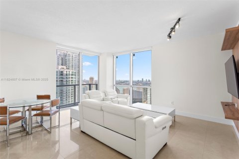 Condo in Miami, Florida, 2 bedrooms № 1790711 - photo 3