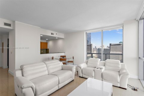 Condo in Miami, Florida, 2 bedrooms № 1790711 - photo 1