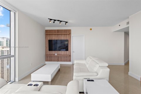 Condo in Miami, Florida, 2 bedrooms № 1790711 - photo 4