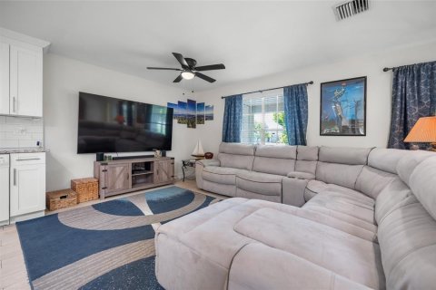 Casa en venta en Port Charlotte, Florida, 2 dormitorios, 130.06 m2 № 1902930 - foto 7