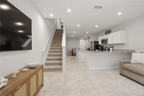Townhouse in New Port Richey, Florida 3 bedrooms, 133.78 sq.m. № 2151055 - photo 12