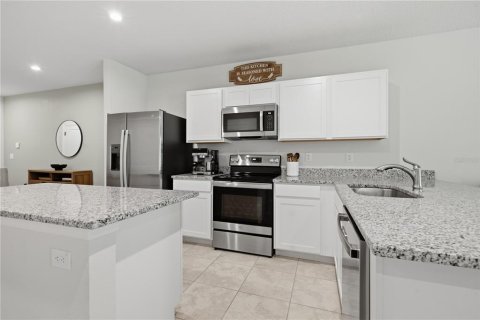 Townhouse in New Port Richey, Florida 3 bedrooms, 133.78 sq.m. № 2151055 - photo 7