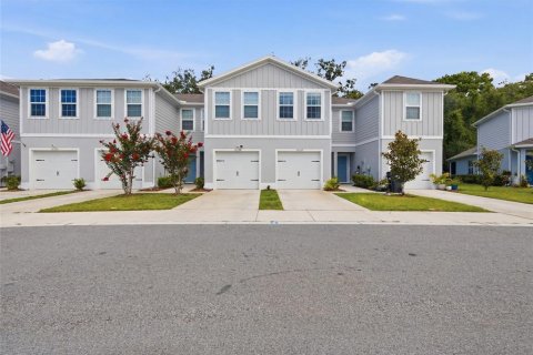 Townhouse in New Port Richey, Florida 3 bedrooms, 133.78 sq.m. № 2151055 - photo 2