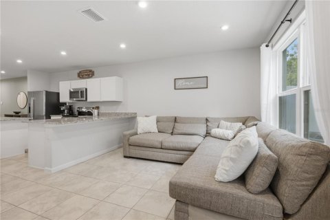 Townhouse in New Port Richey, Florida 3 bedrooms, 133.78 sq.m. № 2151055 - photo 11