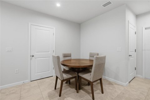 Townhouse in New Port Richey, Florida 3 bedrooms, 133.78 sq.m. № 2151055 - photo 6