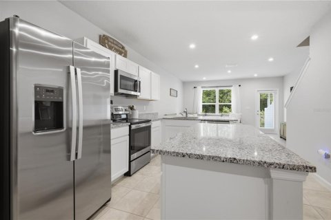 Townhouse in New Port Richey, Florida 3 bedrooms, 133.78 sq.m. № 2151055 - photo 9