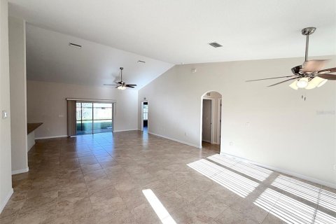 Villa ou maison à louer à Palm Coast, Floride: 4 chambres, 224.82 m2 № 2427507 - photo 4