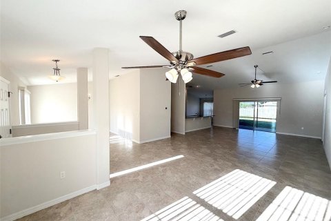 Villa ou maison à louer à Palm Coast, Floride: 4 chambres, 224.82 m2 № 2427507 - photo 5