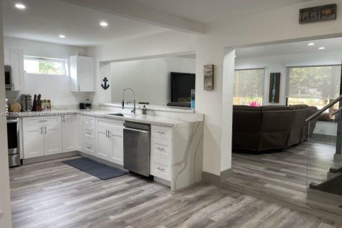 Снять в аренду виллу или дом в Вест-Парк, Флорида 4 спальни, 218.51м2, № 2066117 - фото 8