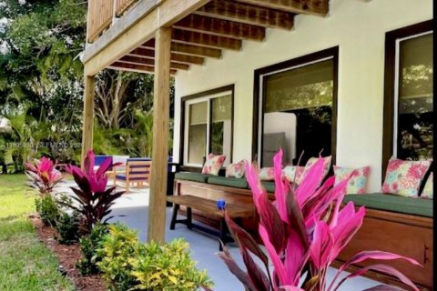 Снять в аренду виллу или дом в Вест-Парк, Флорида 4 спальни, 218.51м2, № 2066117 - фото 6