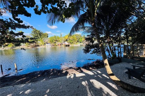 Casa en West Park, Florida 4 dormitorios, 218.51 m2 № 2066117